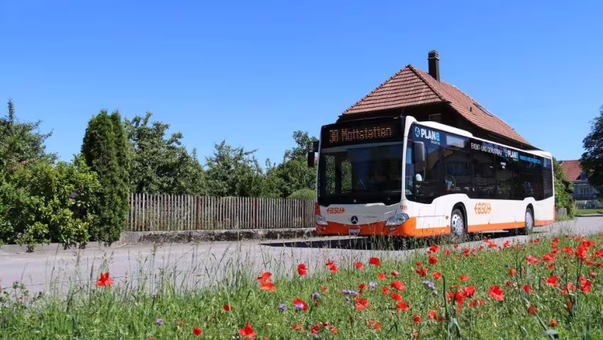 BSU Bus fährt durchs Land