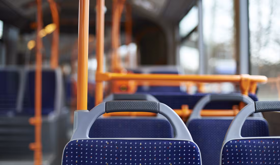 Symbolbild Bus innen 